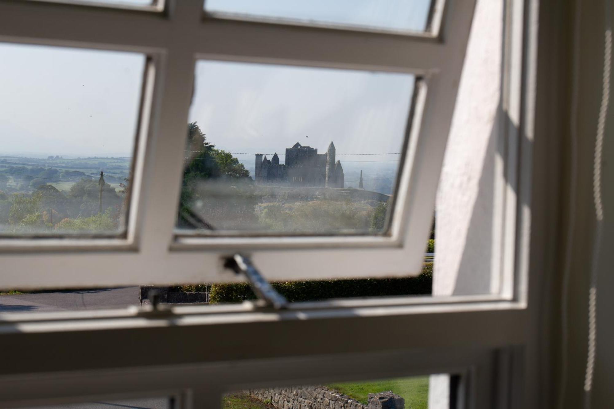 Hill House Lodge Sleeps 6 Overlooking The Rock Of Cashel Cashel  Exterior photo